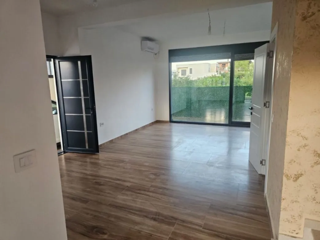 Sale, three bedroom apartment, 183m², Centar, Ulcinj