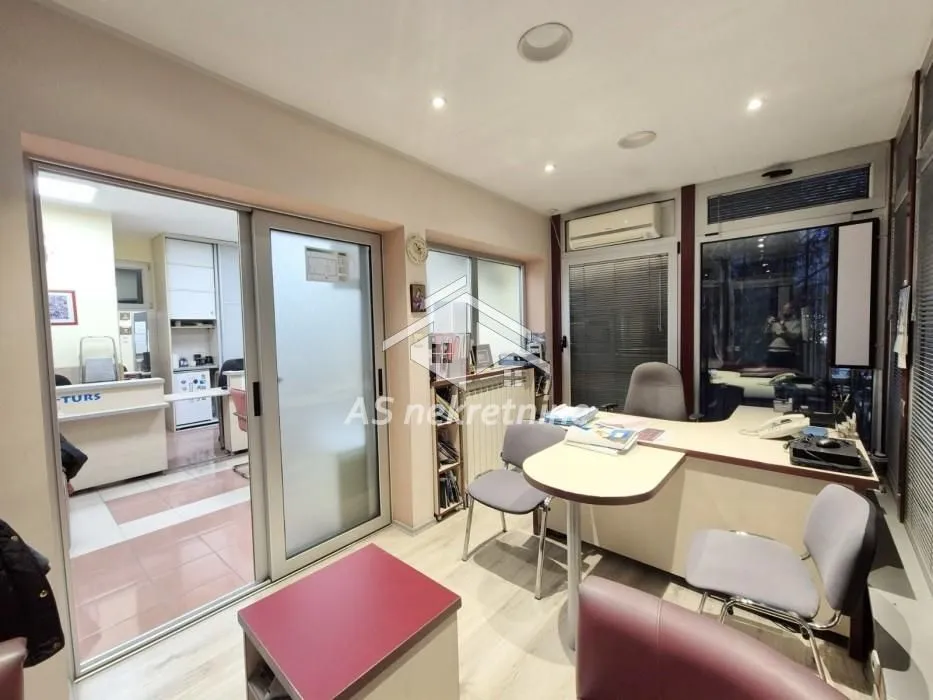 Rent, office space, 35m², Čukarica, Beograd