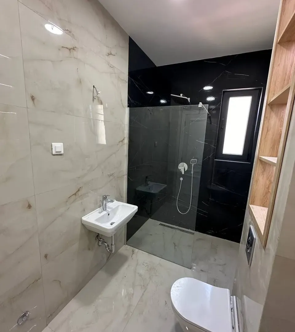 Prodaja, dvosoban stan, 72m², Dobrota, Kotor