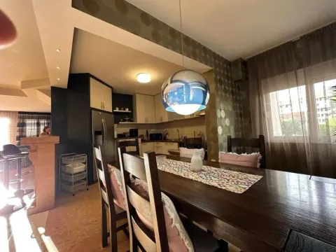 Izdavanje, četvorosoban stan, 250m², Tivat, Crna Gora - image 3