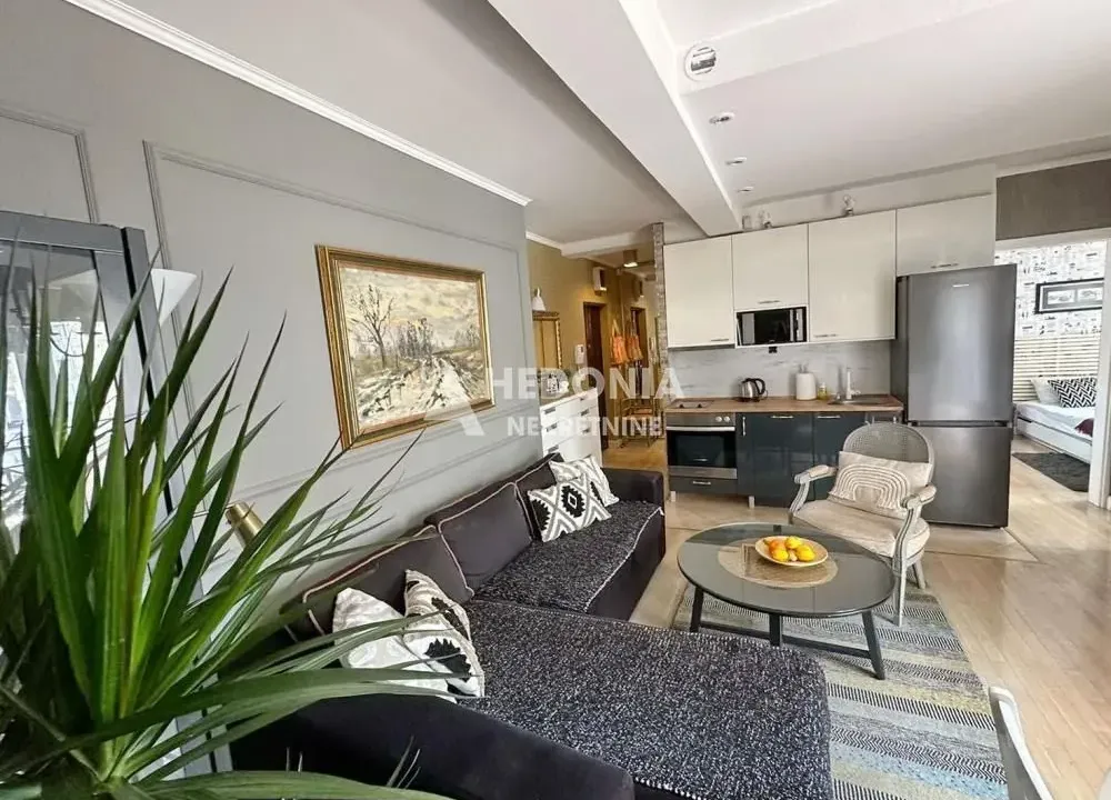 Izdavanje, dvosoban stan, 50m², Đeram Pijaca, Beograd