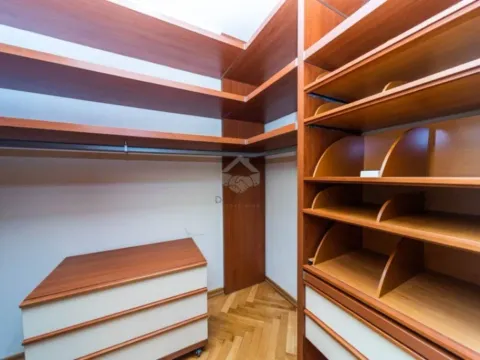 Prodaja, četvorosoban stan, 355m², Preko Morače, Podgorica - image 5