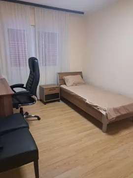 Rent, two bedroom apartment, 68m², Cetinje, Crna Gora - image 9