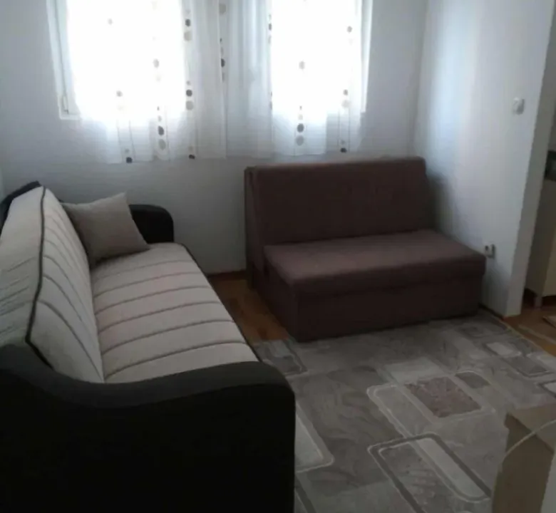 Izdavanje, jednosoban stan, 27m², Krivi Most, Podgorica
