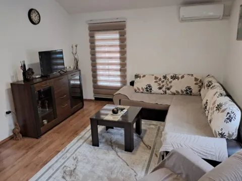 Izdavanje, dvosoban stan, 60m², Doljani, Podgorica - image 10