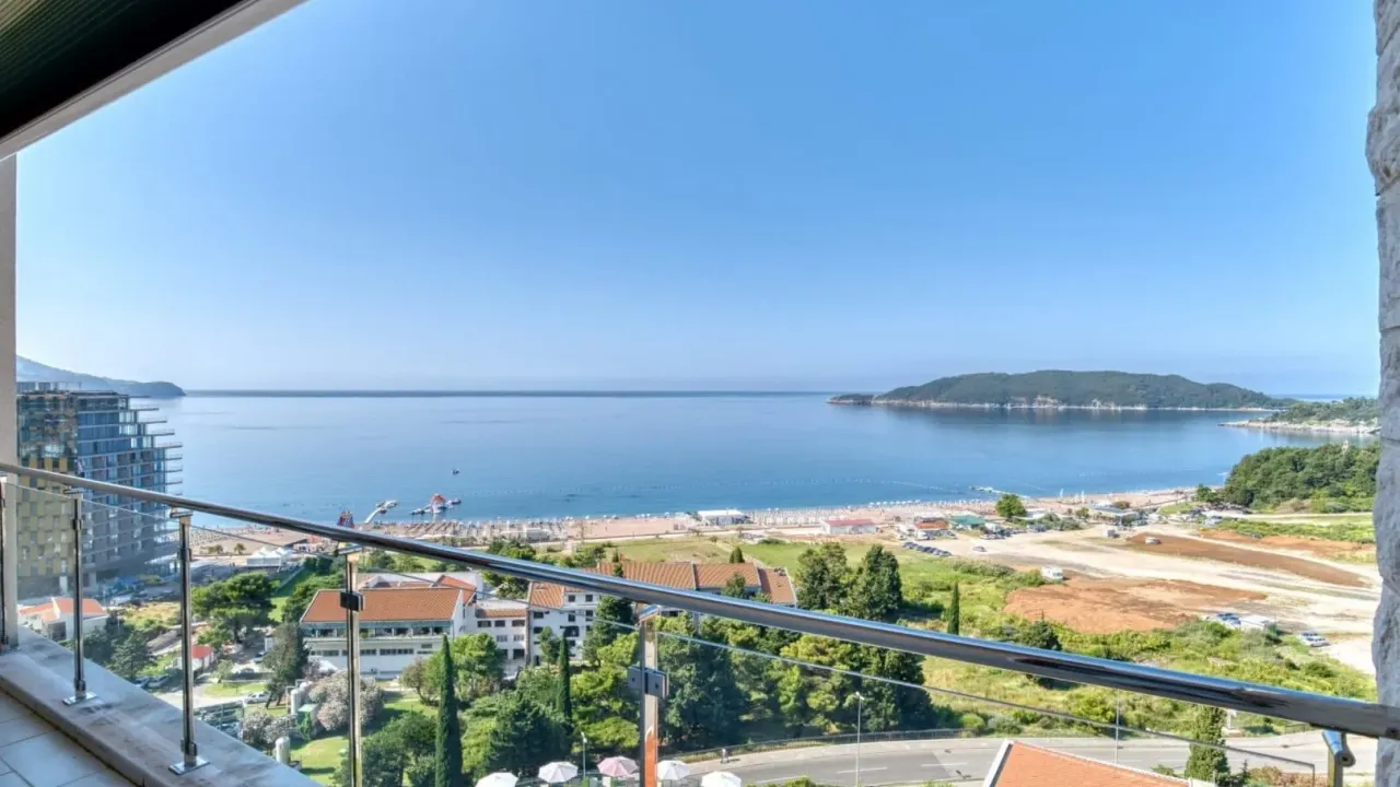 Sale, four bedroom apartment, 199m², Bečići, Budva