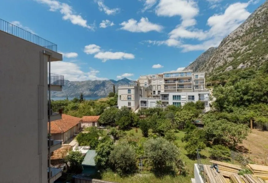 Rent, two bedroom apartment, 80m², Dobrota, Kotor