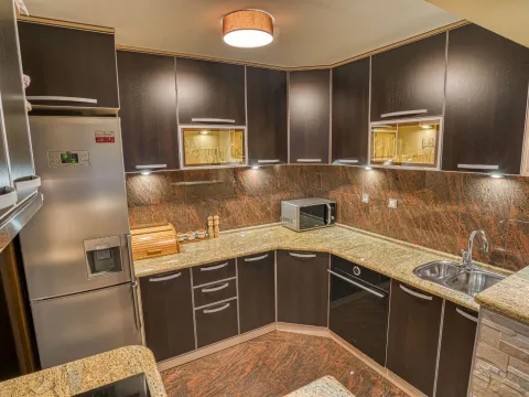 Prodaja, četvorosoban stan, 188m², Budva, Crna Gora - image 11