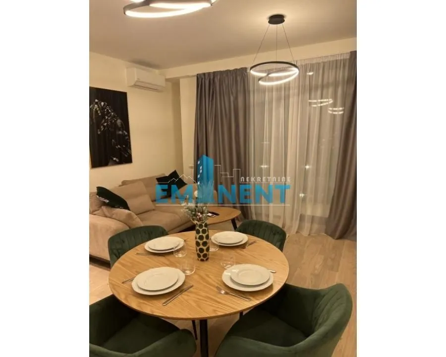 Izdavanje, trosoban stan, 70m², Savski Venac, Beograd