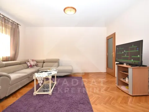 Izdavanje, dvosoban stan, 71m², Zagorič, Podgorica - image 1