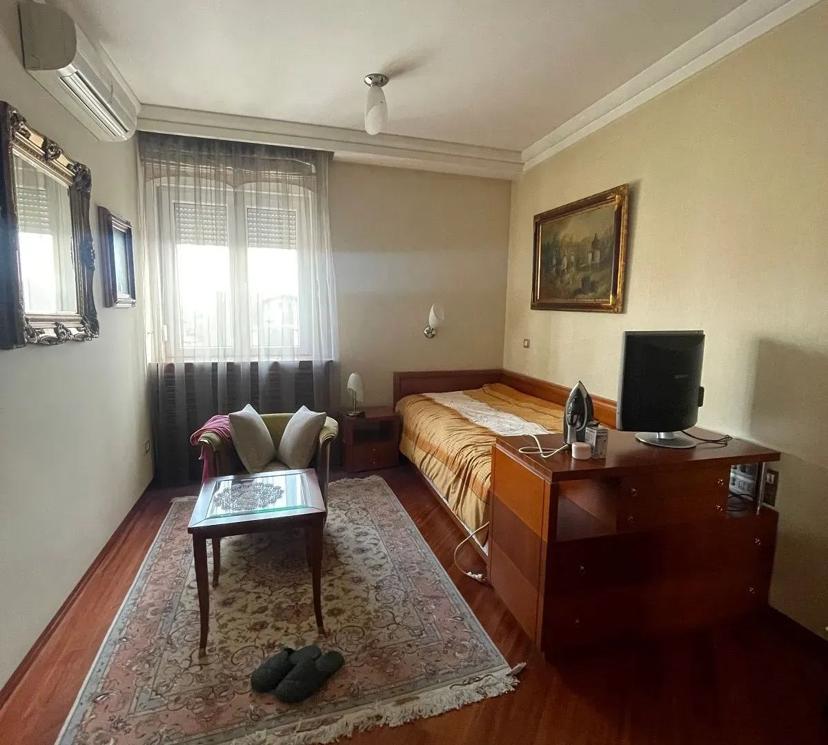 Izdavanje, četvorosoban stan, 135m², Vračar Sve Podlokacije, Beograd