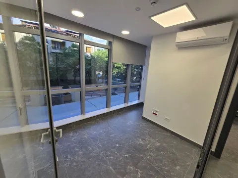 Izdavanje, poslovni prostor, 80m², Centar, Podgorica - image 4