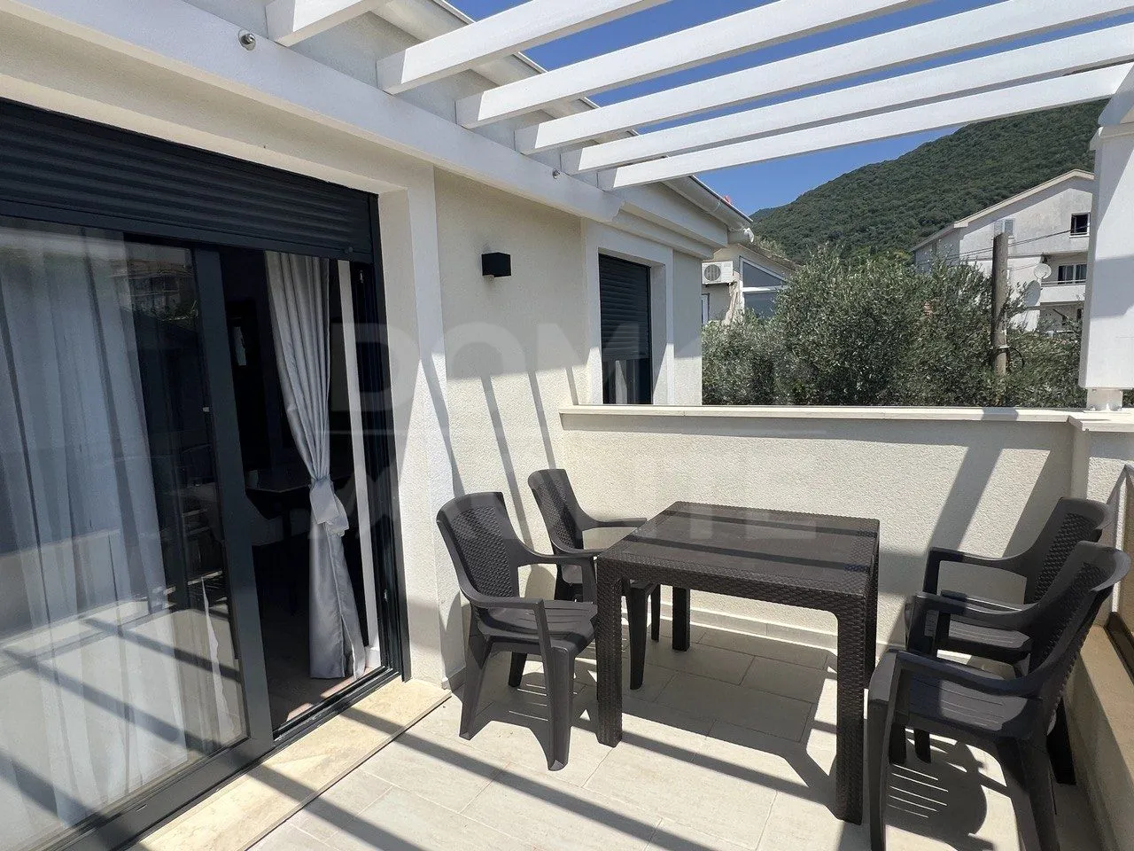 Izdavanje, jednosoban stan, 42m², Tivat, Crna Gora