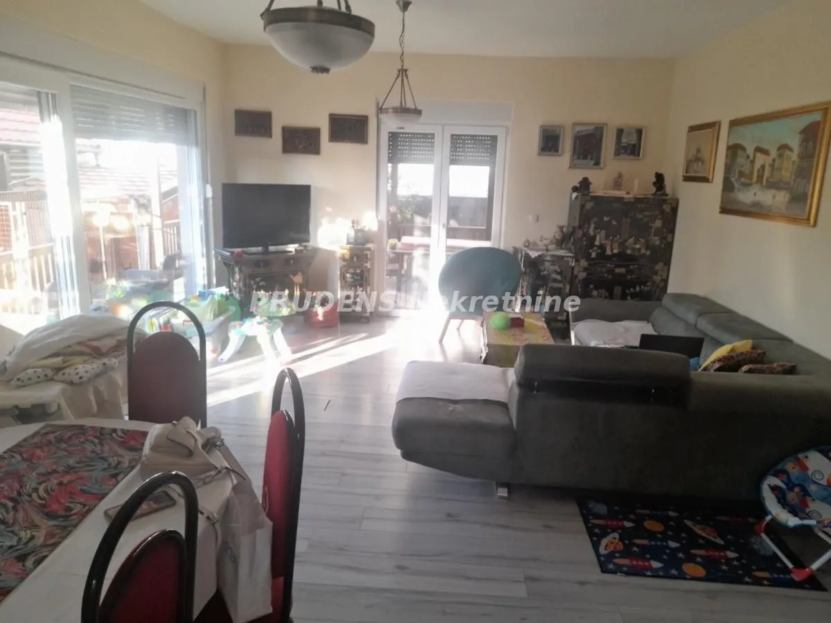 Sale, house, 243m², Surčin, Beograd