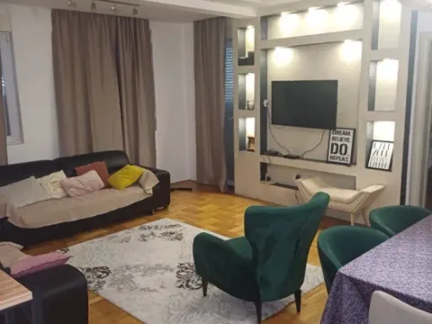 Izdavanje, dvosoban stan, 65m², Podgorica, Crna Gora