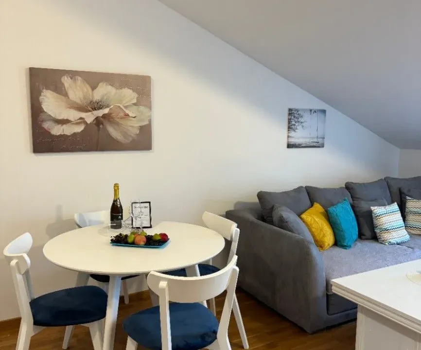 Izdavanje, jednosoban stan, 44m², Radovići, Tivat