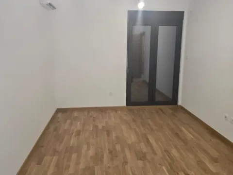 Izdavanje, jednosoban stan, 40m², Tološi, Podgorica - image 2