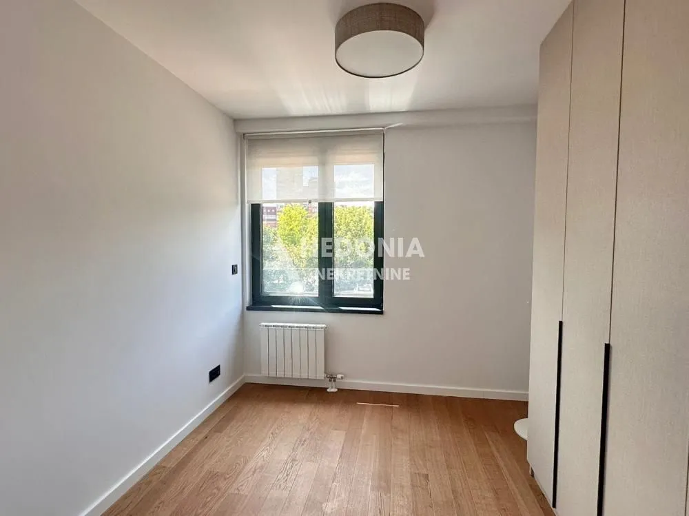Izdavanje, trosoban stan, 65m², Vračar Sve Podlokacije, Beograd