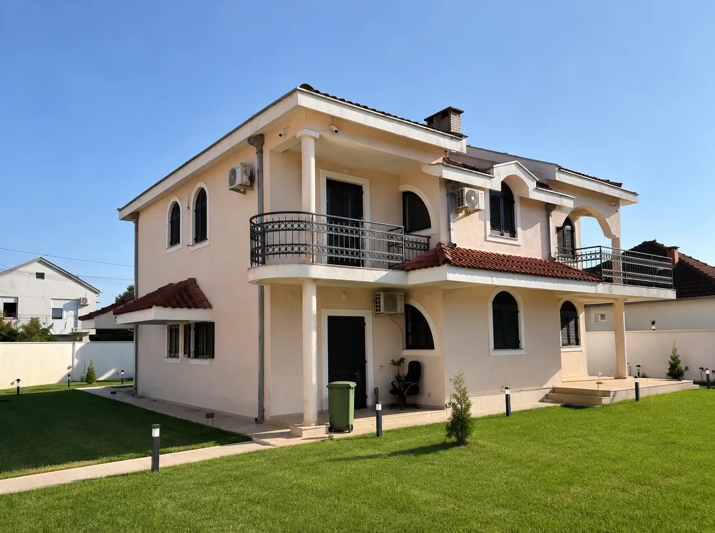 Rent, house, 340m², Tološi, Podgorica