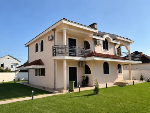 Kuća in Tološi