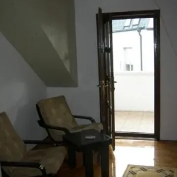 Izdavanje, kuća, 300m², Savski Venac, Beograd - image 19