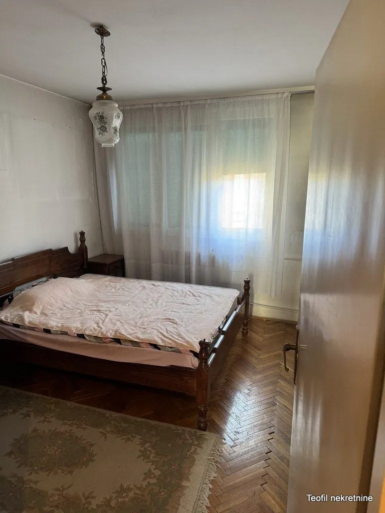 Prodaja, četvorosoban stan, 97m², Centar, Stara Pazova