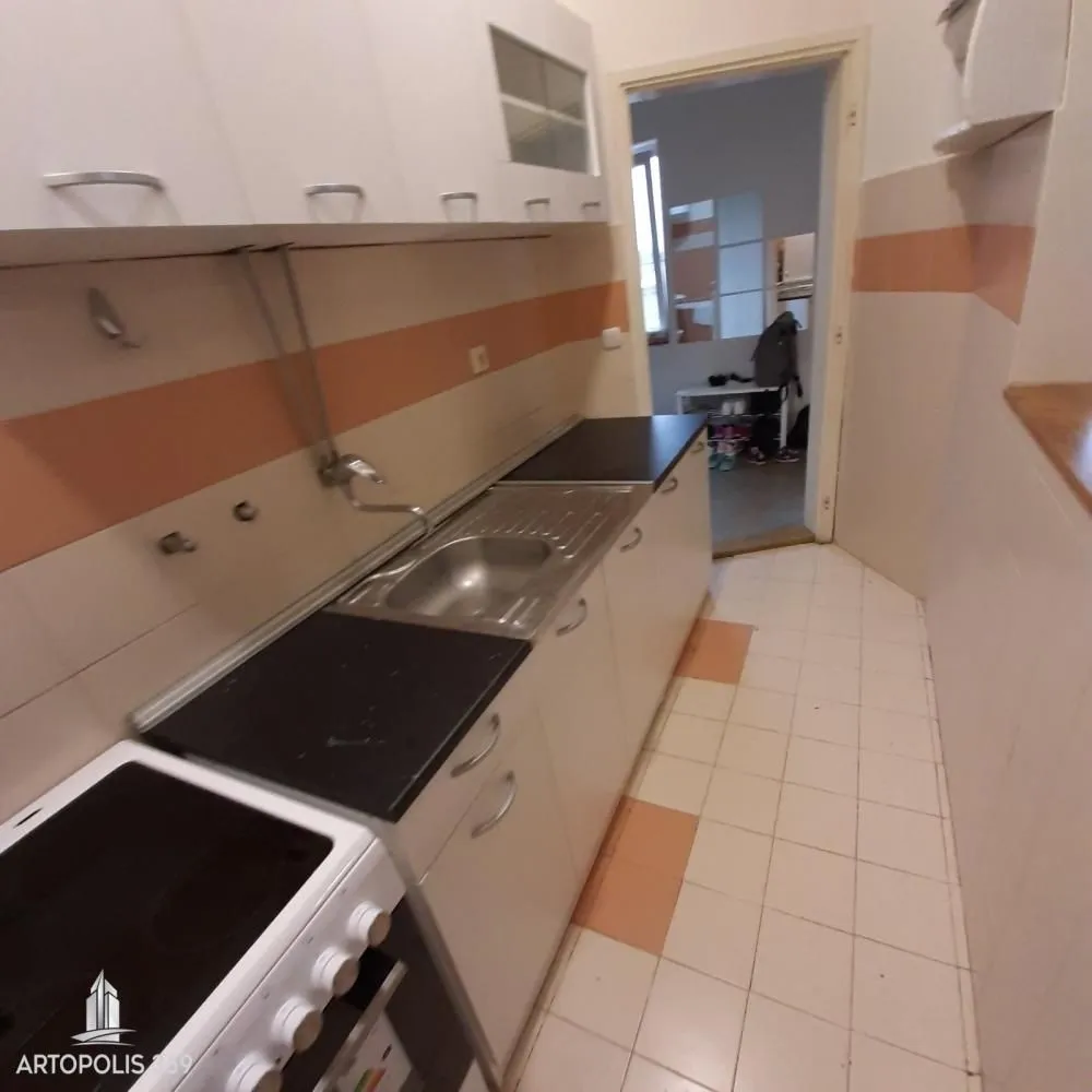 Izdavanje, trosoban stan, 70m², Savski Venac, Beograd