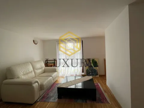 Izdavanje, kuća, 280m², Centar, Podgorica - image 12