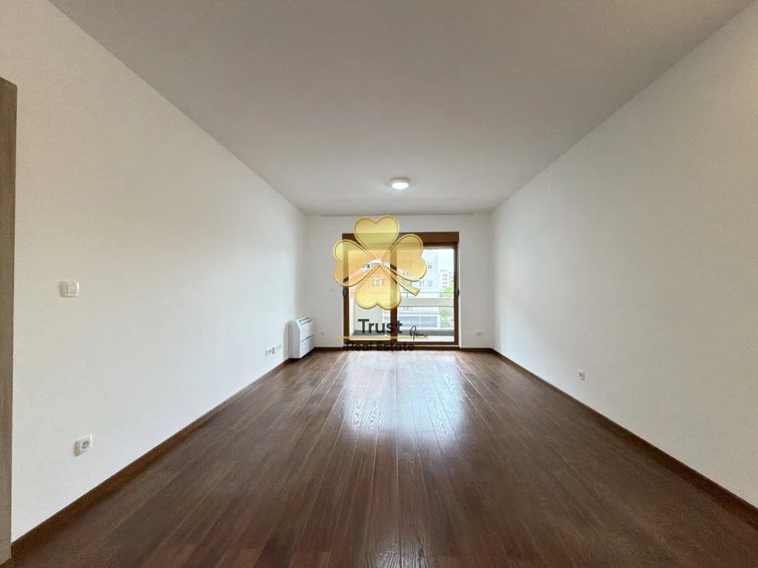 Izdavanje, dvosoban stan, 70m², Master Kvart, Podgorica