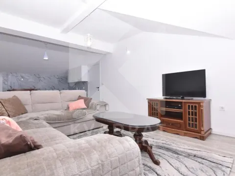 Izdavanje, dvosoban stan, 100m², Donja Gorica, Podgorica - image 1