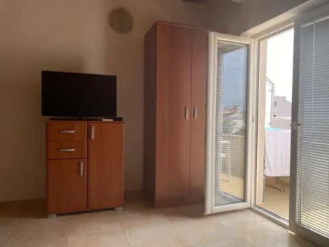 Izdavanje, garsonjera, 30m², Tivat, Crna Gora - image 4