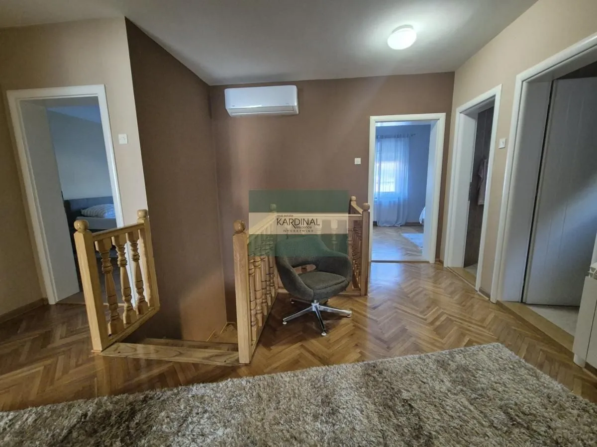 Prodaja, kuća, 379m², Trnava, Jagodina