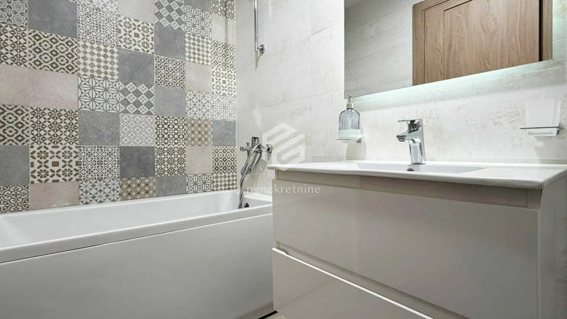 Rent, two bedroom apartment, 70m², Master Kvart, Podgorica