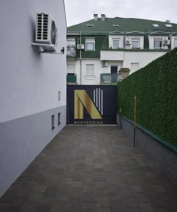 Izdavanje, poslovni prostor, 240m², Sajmište, Novi Sad