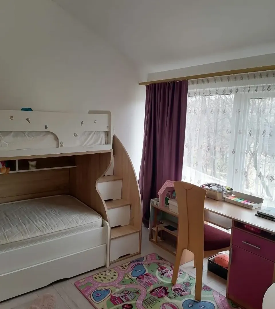 Izdavanje, trosoban stan, 130m², Vranići, Podgorica