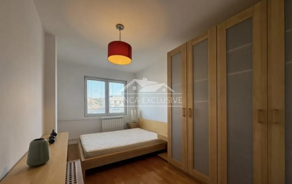 Prodaja, četvorosoban stan, 90m², Đeram Pijaca, Beograd