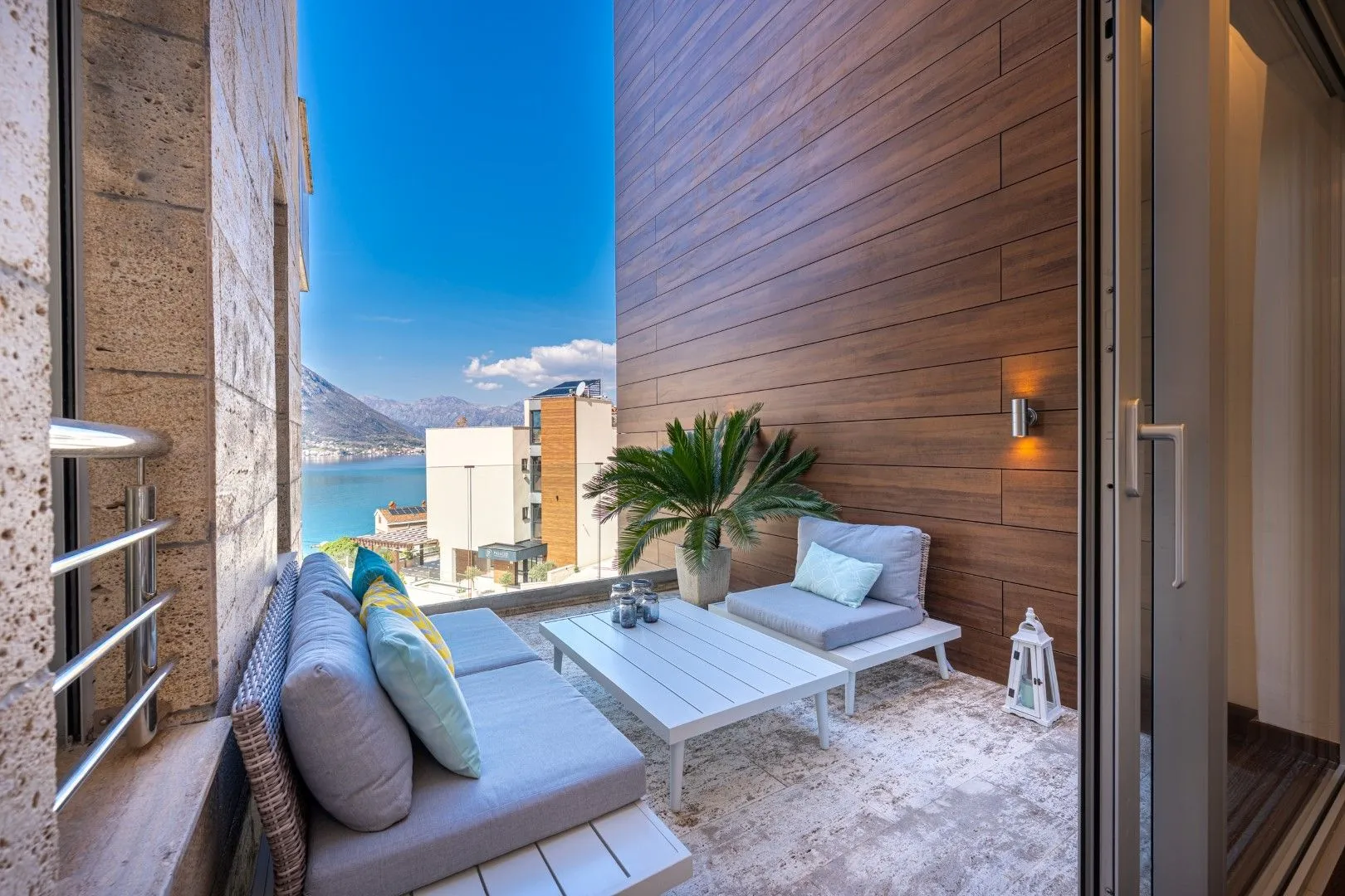 Prodaja, dvosoban stan, 82m², Dobrota, Kotor