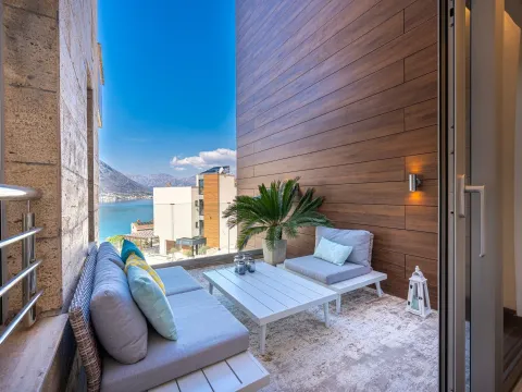 Sale, two bedroom apartment, 82m², Dobrota, Kotor - image 7