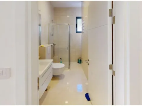 Izdavanje, dvosoban stan, 75m², Kalimanj, Tivat - image 4