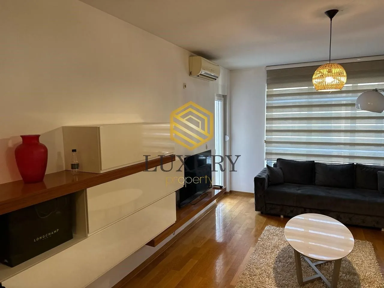 Izdavanje, trosoban stan, 100m², Blok 9, Podgorica