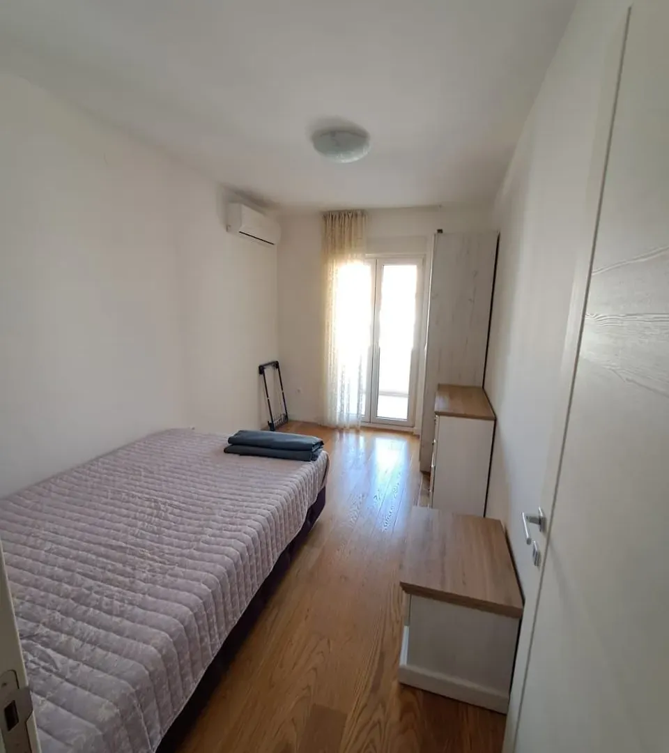 Izdavanje, trosoban stan, 105m², Central Point, Podgorica