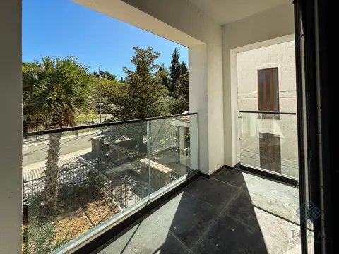 Izdavanje, trosoban stan, 111m², Vezirov Most, Podgorica - image 21