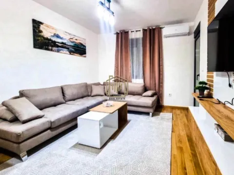 Izdavanje, dvosoban stan, 53m², City Kvart, Podgorica - image 1
