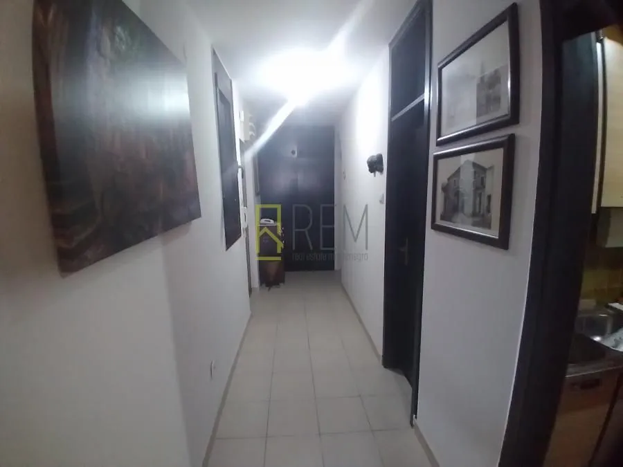 Prodaja, dvosoban stan, 76m², Blok 5, Podgorica