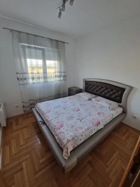 Izdavanje, trosoban stan, 96m², Stari Aerodrom, Podgorica