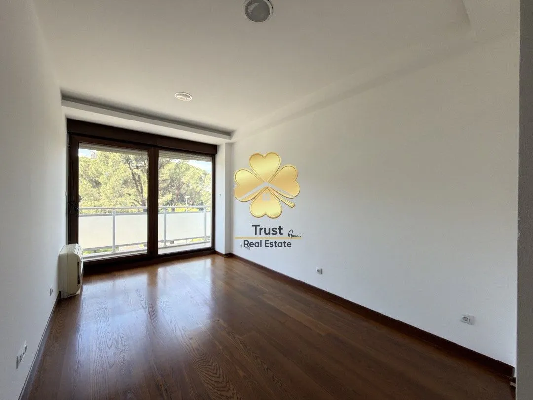 Izdavanje, četvorosoban stan, 228m², Preko Morače, Podgorica