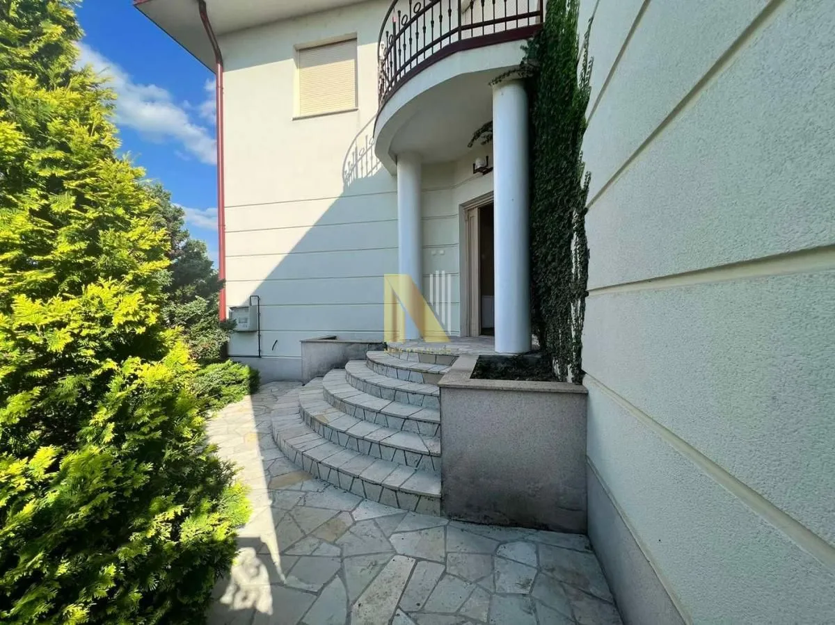 Izdavanje, kuća, 450m², Sremska Kamenica, Petrovaradin
