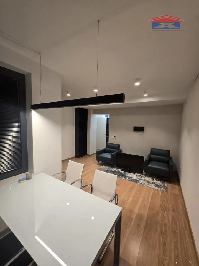 Prodaja, trosoban stan, 101m², Centar, Novi Sad
