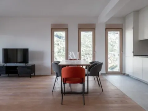 Izdavanje, dvosoban stan, 136m², Škaljari, Kotor - image 2