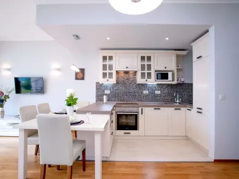 Prodaja, trosoban stan, 100m², Prčanj, Kotor - image 4